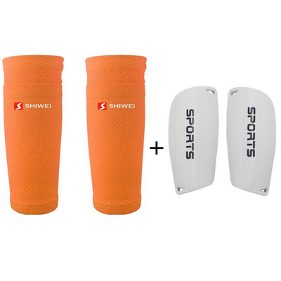 1 paar jalgpalli kaitsvaid sokke, millel on tasku jalgpalli jaoks säärekaitsmed säärevarrukad toetavad säärekaitset täiskasvanutele