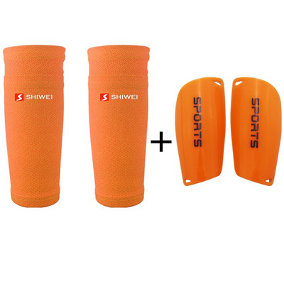 1 paar jalgpalli kaitsvaid sokke, millel on tasku jalgpalli jaoks säärekaitsmed säärevarrukad toetavad säärekaitset täiskasvanutele