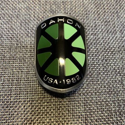 Jalgrattalogo kaunistuskleebis Märgipea toru logo tarvikud Veekindlad alumiiniumsulamist märgikleebised Dahoni kleebised