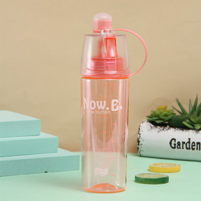 1 db 400/600 ml-es szilárd műanyag spray Cool nyári sport vizes palack hordozható hegymászó kültéri kerékpár spray sport vizes palack
