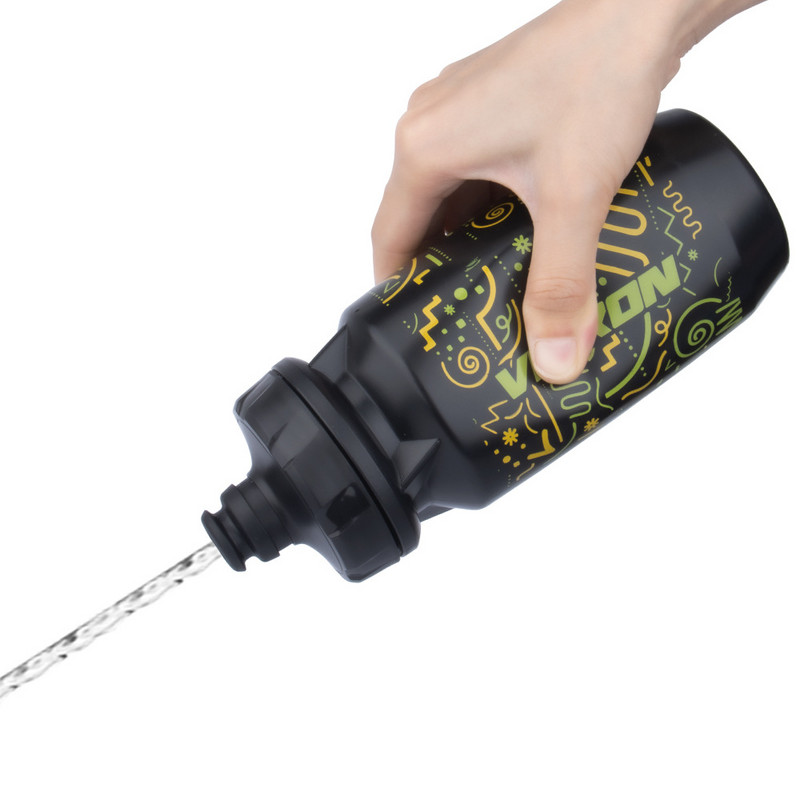 Mägiratta veepudel õues jalgrattasõiduks plastikust veetops Mitmevärviline ekstrusioon külgmisel lekke vältimisel jalgrattaga veekeetja