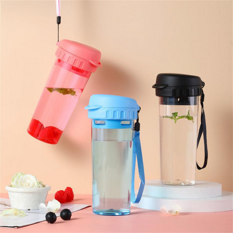 Liela kalibra ūdens glāze nedaudz ieliekta Pārtikas kvalitātes krišanas izturīga krūze Vienkārša ērta glāze Vienkārša plastmasas ūdens glāze ķīniešu