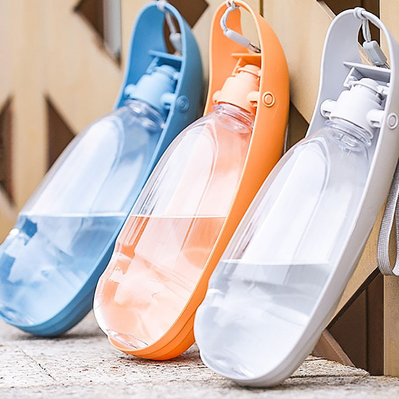 500 ml-es összecsukható házi kedvenc vízadagoló kültéri utazási italos palackok kutyák macskák hordozható szivárgásmentes vizespalack-tartozékok