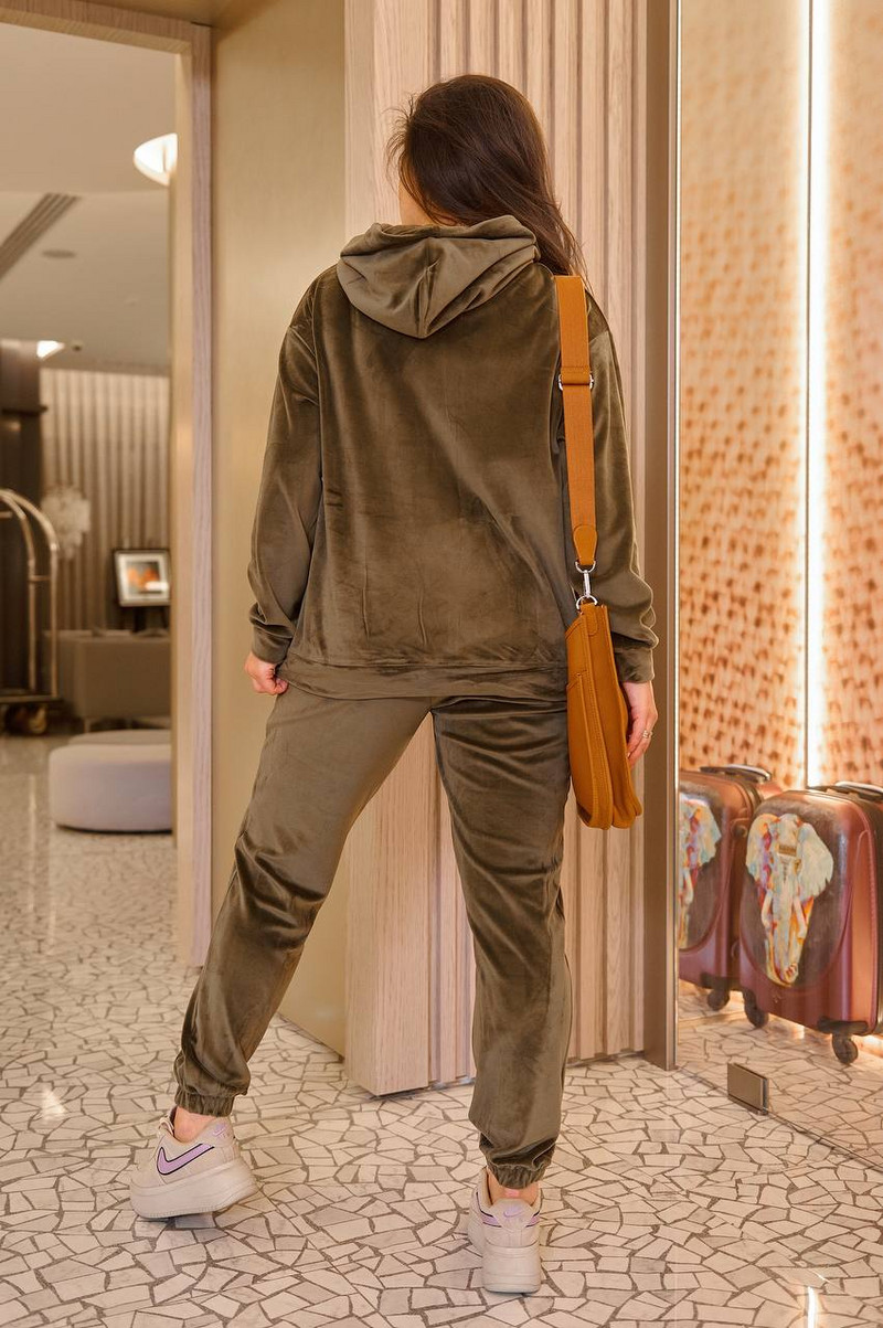 Спортен комплект от кадифе