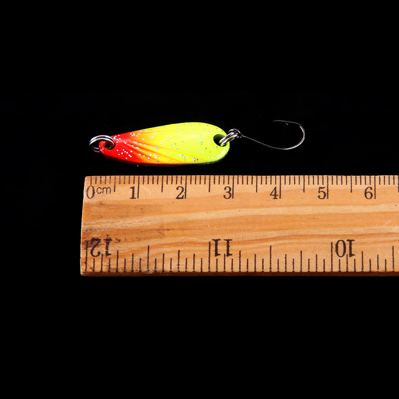 WALK FISH 4 TK/partii värvide segu 3 cm 2,7 g värviline forelli peibutis lusikas sööt ühe konksuga metallist kalapüügi peibutis