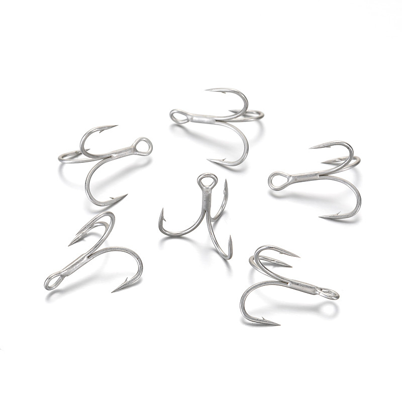 Világos ón színű háromszögű horog nagy szilárdságú horgok 15db/tétel 2# 4# 6# 8# 10# 12# magas széntartalmú acél tengeri tengeri horgászhorog ST46