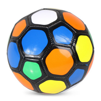 Εσωτερικός εξωτερικός χώρος Παίζοντας Χαριτωμένο μοτίβο κινουμένων σχεδίων Αθλητικό ποδόσφαιρο Παιδική μπάλα ποδοσφαίρου