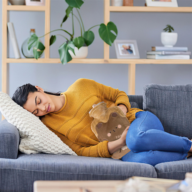 Multikas plüüskaru kuumaveepudel vee täidis samet Väike kaasaskantav õpilase käte ja jalgade soojem Armsate tüdrukute soe veekott