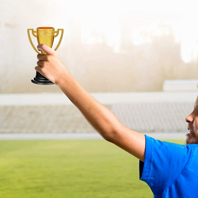 12 vnt Vaikų apdovanojimo taurės medaliai Vaikų plastiko apdovanojimų trofėjus Vaikų futbolo žaislai mini futbolo žaidimo medalis