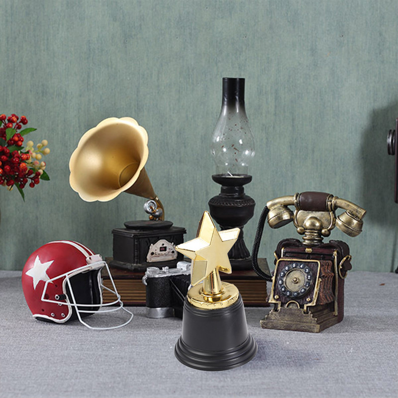 6 gab Klasiskās trofejas plastmasas krūzes bērniem sporta metāla zeķu pildījumi smieklīgi zvaigžņu uzvarētāju trofejas mazi