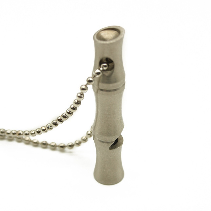 Āra kempings īpaši viegla, augsti sadalāma nerūsējošā tērauda svilpe ar ķēdes izdzīvošanas ārkārtas karsējmeiteņu svilpi