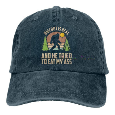 Bigfoot yra tikras ir jis bandė suvalgyti mano užpakalį beisbolo kepuraitę Unisex vintage Trucker Hat Reguliuojamos kaubojiškos kepurės, skirtos vyriškoms moterims