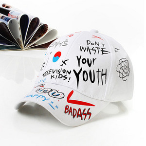 Korea stiilis kirjade trükkimine Graffiti pesapallimüts naistele Meestele Mood Kevadsuvi Snapback Hip Hop Cap Visiir Puuvillane Isamüts