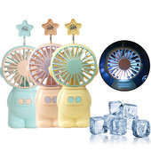 2 az 1-ben Astronaut mini ventilátor lámpákkal Kézi hűtőventilátor USB töltőventilátor Hordozható ventilátor éjszakai lámpaként használható