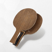 * Grosime: 6,2 mm Pachetul include: 1 X Rachetă de tenis de masă Rachetă de tenis de masă Placă inferioară 5 straturi Lamă de ping-pong Paletă Mâner lung