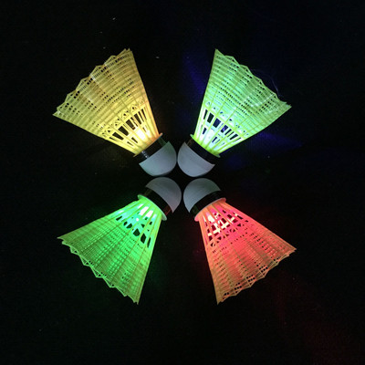 Υπαίθριες στρόφιγγες μπάντμιντον LED Φωτισμός Πουλάκια Άσκηση Πυροβόλησης Λαμπερό Μπάντμιντον για αθλητικό εξοπλισμό 4 τμχ