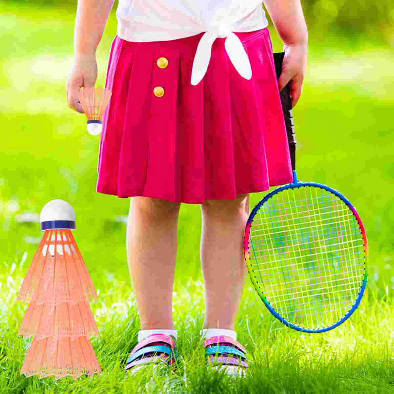 6 tk Plastikust sulgpalli süstikliinid, pallipead, harjutuste tarvikud, sulgpalli välissulgpallid, õpilast