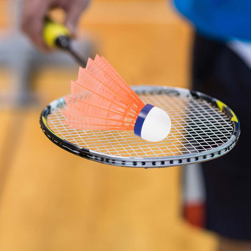 6 tk Plastikust sulgpalli süstikliinid, pallipead, harjutuste tarvikud, sulgpalli välissulgpallid, õpilast