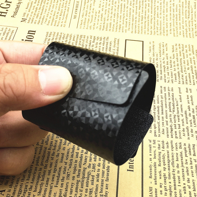 Új 1 pakli műanyag póker vízálló fekete arany játékkártyák utazási családi játék ajándék L474