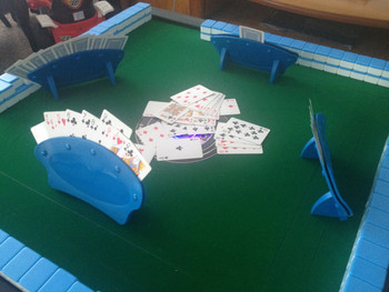 Държачи за карти за игра Мързелива покер основна игра организира ръце за лесна игра Стойка за покер за коледно рожден ден Стойка за карти за игра