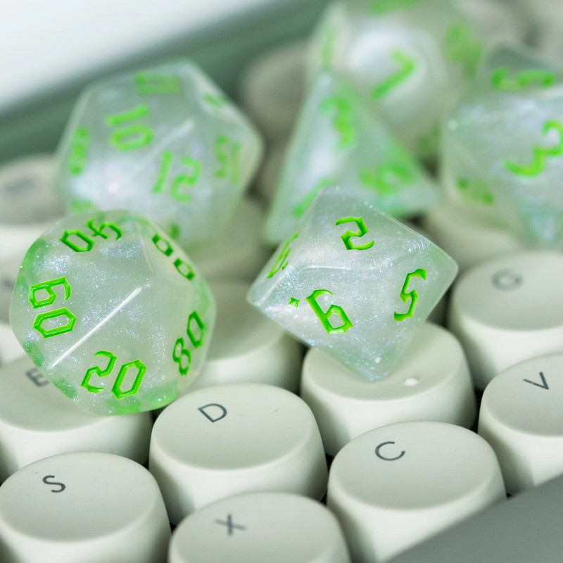 Poludie 7db/szett DND kocka szettek Új fehér csillogó poliéderes kocka D4 D6 D8 D10 D% D12 D20 szerepjátékos társasjátékos RPG kockákhoz