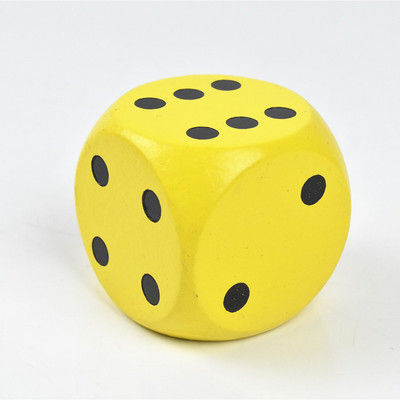 1 tk puidust täringud Kuuepoolsed puidust maalitud hiiglaslikud kognitiivsed rekvisiidid laste abistamiseks 5 värvivalikut Külje pikkus on 5 cm