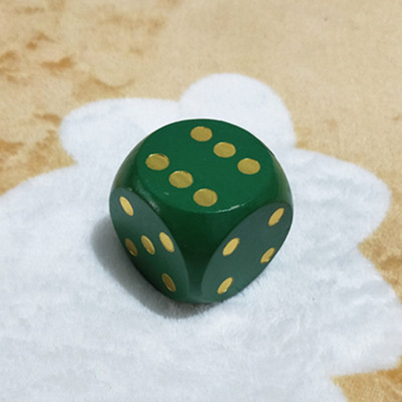 1 tk puidust täringud Kuuepoolsed puidust maalitud hiiglaslikud kognitiivsed rekvisiidid laste abistamiseks 5 värvivalikut Külje pikkus on 5 cm