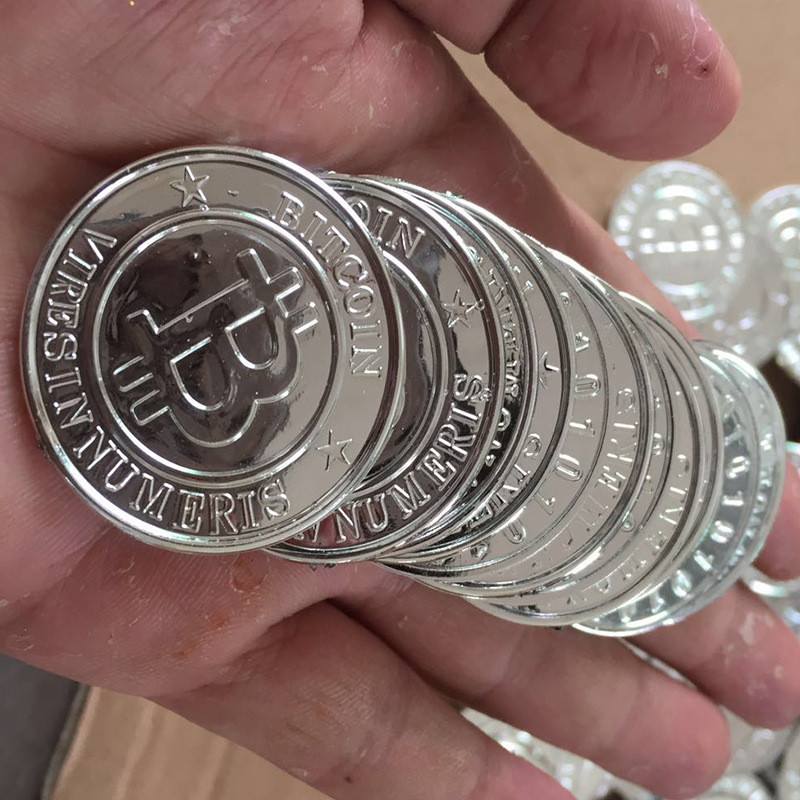 50 τμχ/σετ Εξωτερικού εμπορίου Ολοκαίνουργια μάρκες καζίνο πόκερ Bitcoin Μοντέλο Bitcoin επίχρυσο ασήμι 39 mm*2,6 mm