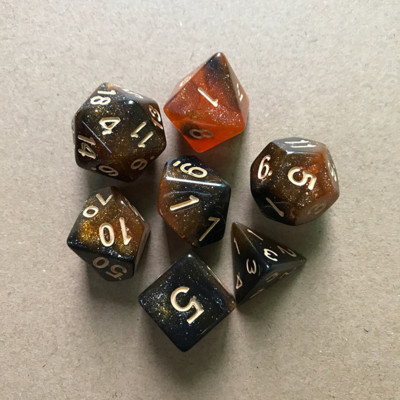 7tk/komplekt Lauamäng Mitmevärviline mitmetahuline mitmetahuline mängutäring Dungeons`ile ja draakonile DND RPG MTG 4 6 8 10 12 20 D4-D20