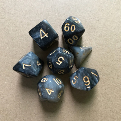 7tk/komplekt Lauamäng Mitmevärviline mitmetahuline mitmetahuline mängutäring Dungeons`ile ja draakonile DND RPG MTG 4 6 8 10 12 20 D4-D20