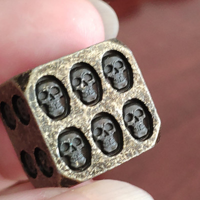 1 tk DND D6 tume kolju metallist täringud 6 küljega täringutega Warhammer RPG mängud valikuotsustusmängud D&D täringud metallist MINI PLANET