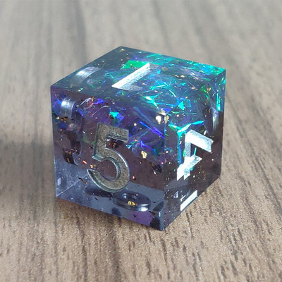 Mini Planet DND D6 täringud Käsitsi valmistatud vaigust 6 küljega täringud, teravate servadega Mitmetahulised lillede täringud RPG lauamängude jaoks D&D täringud