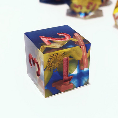 Mini Planet DND D6 täringud Käsitsi valmistatud vaigust 6 küljega täringud, teravate servadega Mitmetahulised lillede täringud RPG lauamängude jaoks D&D täringud