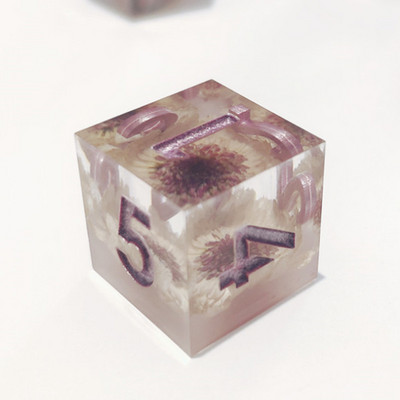 Mini Planet DND D6 täringud Käsitsi valmistatud vaigust 6 küljega täringud, teravate servadega Mitmetahulised lillede täringud RPG lauamängude jaoks D&D täringud