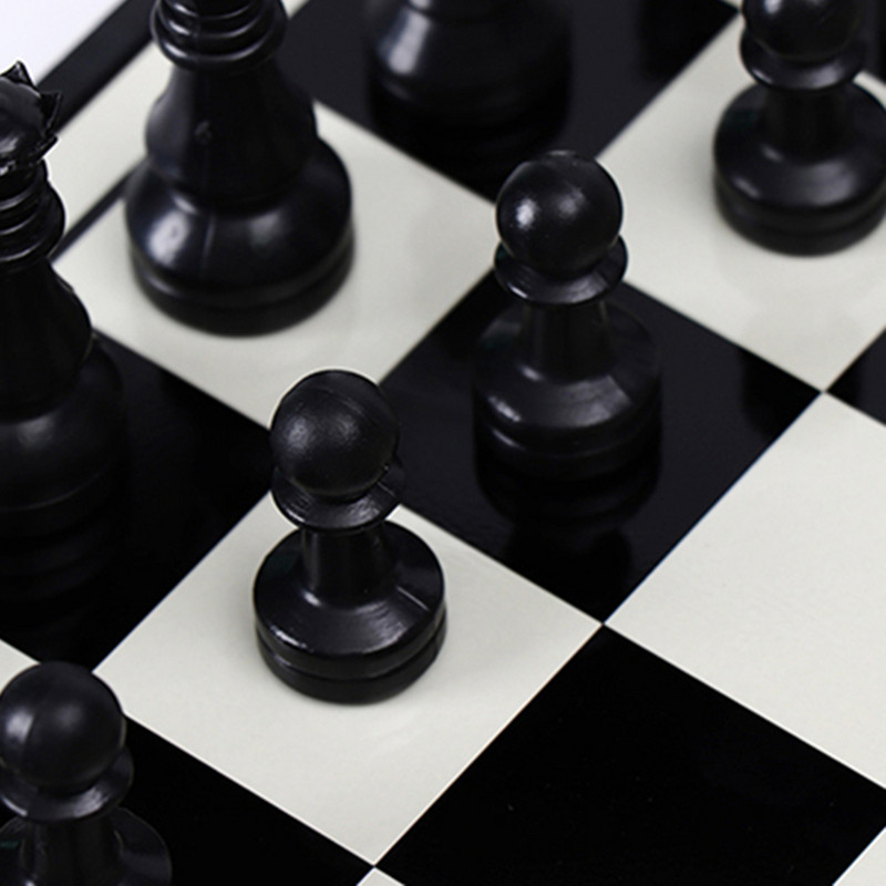 32 viduramžių plastikinių šachmatų figūrėlių rinkinys karaliaus aukščio 49 mm šachmatų žaidimo standartinės šachmatų figūrėlės, skirtos tarptautinėms varžyboms.