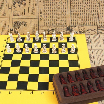 Античен шах Малка кожена шахматна дъска Qing Bing Реалистични шахматни фигури Герои Подаръци за родители Развлечение Фигури от смола
