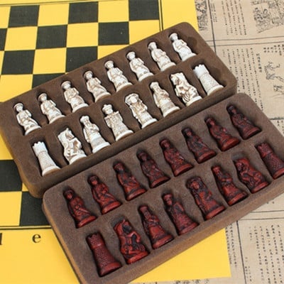 Antik sakk kis bőr sakktábla Qing Bing élethű sakkfigurák Karakterek Szülői ajándékok Szórakozás Gyanta figurák