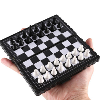 2022 нов 1 комплект мини международен шах, сгъваема магнитна пластмасова шахматна дъска, преносима детска играчка преносим