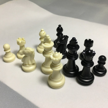 Επιτραπέζιο παιχνίδι σκάκι πλαστικό βασιλιάς σκακιού ύψος 49 χιλιοστά περίπου 80 γραμμάρια χωρίς σκακιέρα