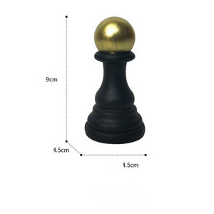 Retro šachmatų statula Dervos šachmatų figūrėlė Retro namų puošmena Papuošalai Minkšta apranga piktadarys šachmatų figūrėlė skulptūra Prabangūs šachmatai