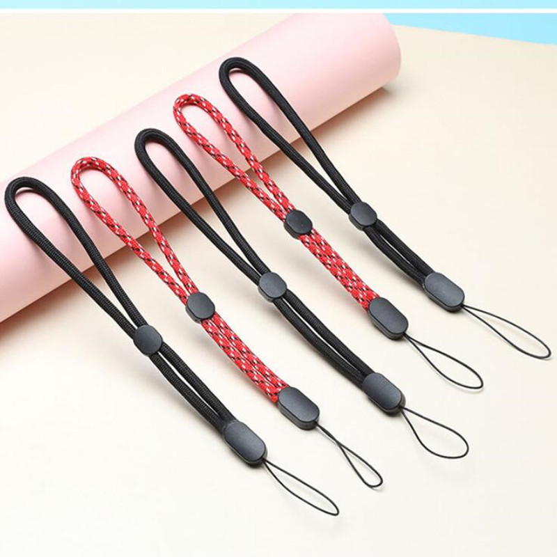 10 vnt. rankinio riešo dirželis, reguliuojami nailoniniai riešo dirželiai, raktų pakabuko virvelė mobiliojo telefono dėklo laikikliui, fotoaparatas, USB, ženklelis