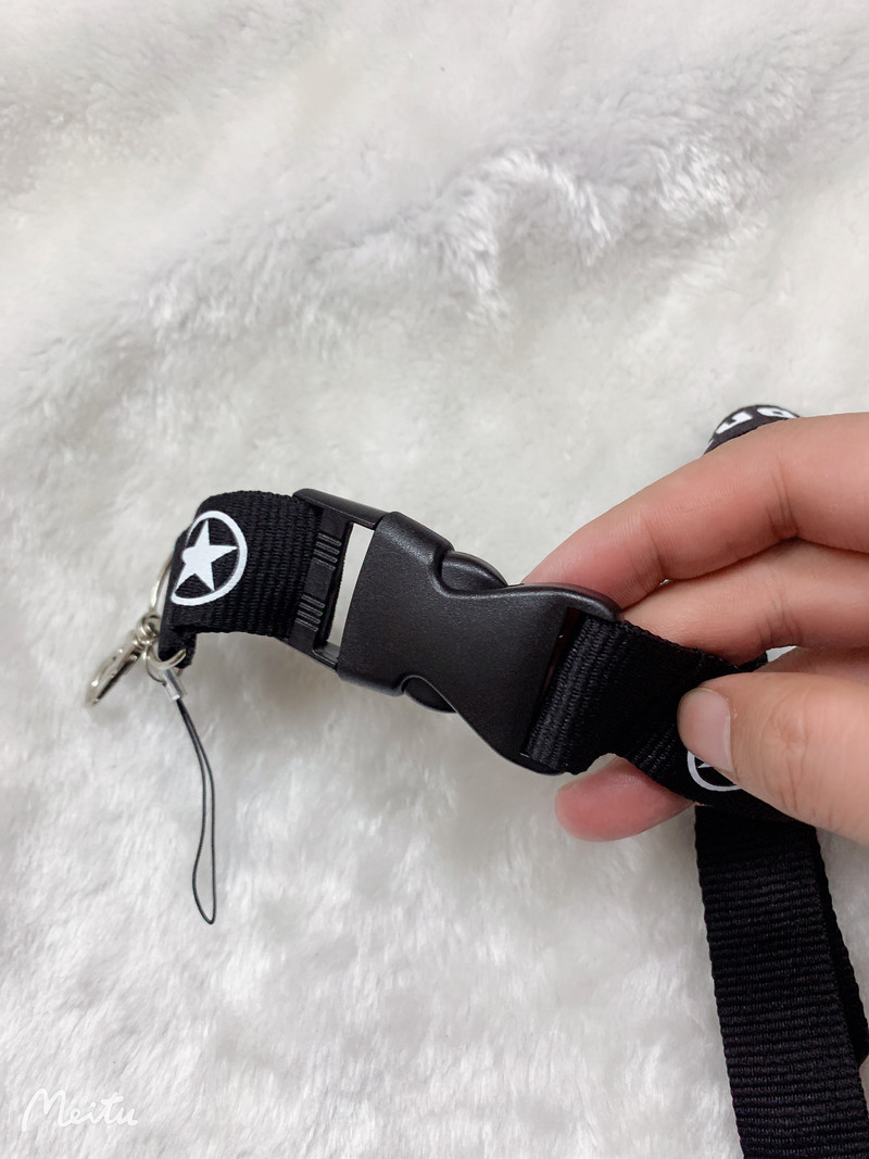 Търговия на едро с всички видове ремък за мобилен телефон, ключодържател, прашка, изложбена игла за колан за врата, висящо въже, висящо въже за окачване на врата