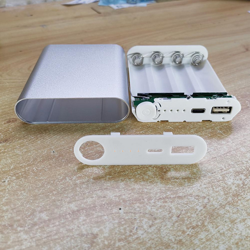 Brzo punjenje Izdržljivo javno mjesto Type-C bez lemljenja 4-cell 18650 baterijsko kućište Mobile Power Bank for Business