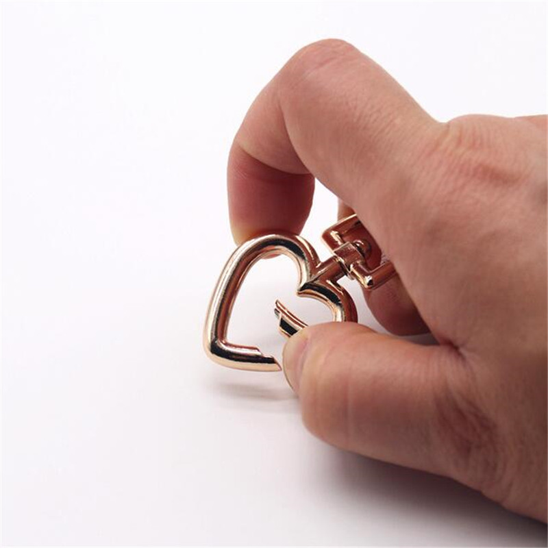 2021 mobiltelefon szíjak Heart Love telefontartó Kulcs zsinór Gepárd azonosító jelvénytartó telefon nyakpántok 42 cm