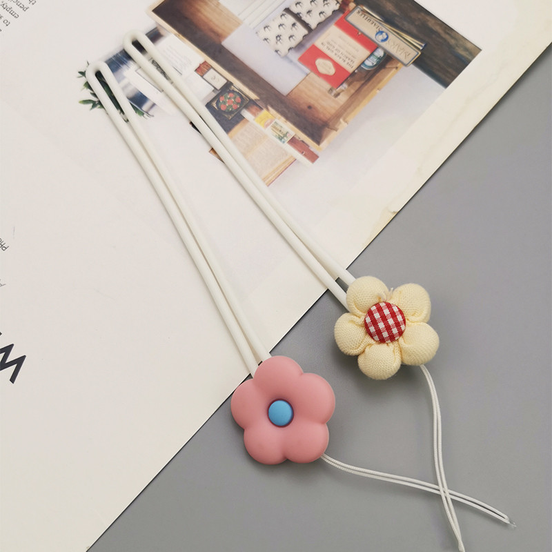 Mobiltelefon zsinór rövid csuklózsinór Rajzfilm kis virágos mobiltelefon zsinór Kézzel szőtt hordozható kulcs elvesztésgátló pánt