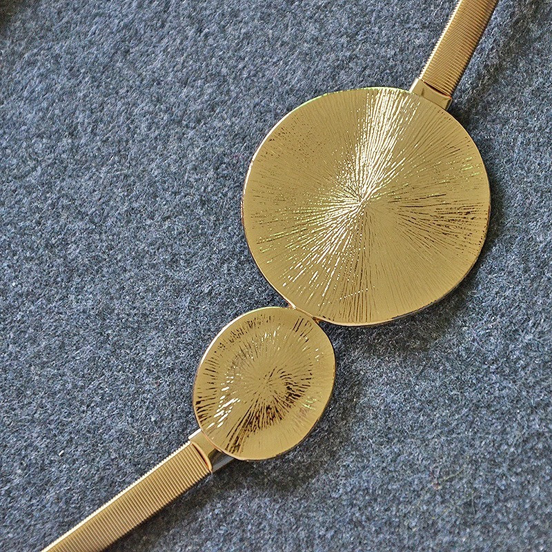 Rugalmas fém deréköv ruhákhoz Fém ezüst arany színű női övek sztreccs vékony női kerek levelű csat női övek