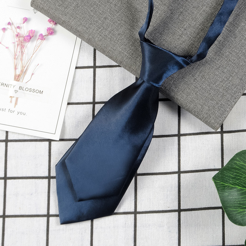 Lips Polüester Meeste naiste särgid Üliõpilaste koolivormi karjäär Lihtne kahekihiline lühike väike lips Klassikalised trendikad kingitused