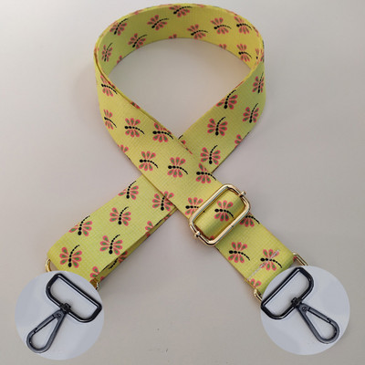 Kontrasztos, világos vonalú csíkos táskapánt Női válltáska öv, állítható széles pántos táskarészek Női futártáska fogantyúja