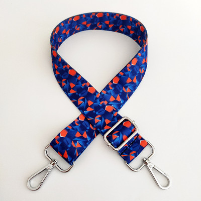 Kontrasztos, világos vonalú csíkos táskapánt Női válltáska öv, állítható széles pántos táskarészek Női futártáska fogantyúja