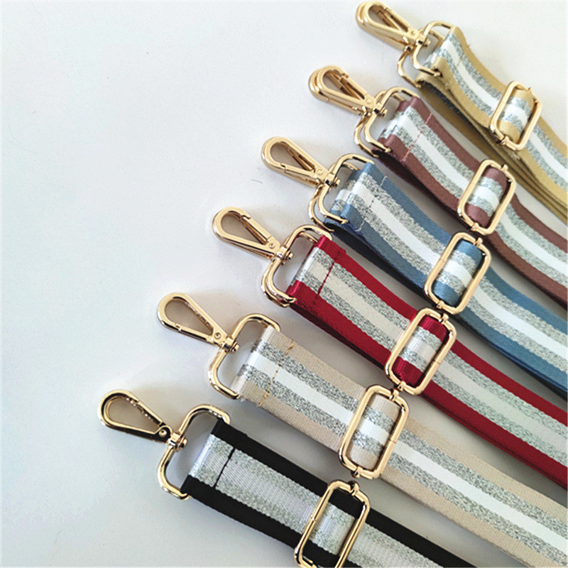 Kontrasztos, világos vonalú csíkos táskapánt Női válltáska öv, állítható széles pántos táskarészek Női futártáska fogantyúja